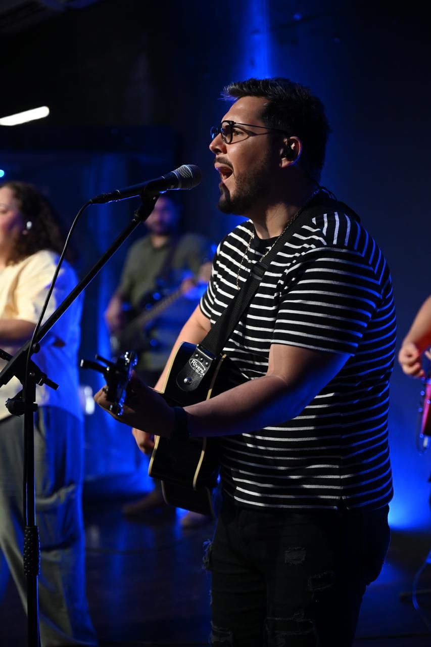 Voz y guitarra en la alabanza